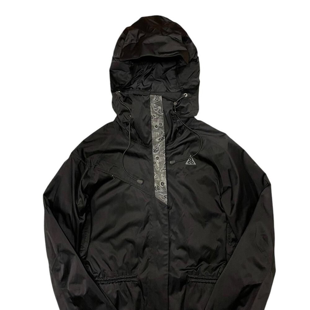 Women’s Nike ACG gorpcore jacket with butterfly detail Size S